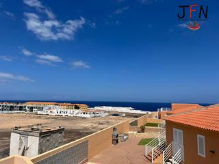 Chalet in Caleta de Fuste. Villa independiente de 3 dormitorios en exclusiva comunidad cerr