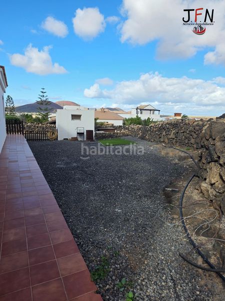 Foto 45cf6ffa-74e4-4349-b527-57a6e86a920a. Xalet amb aparcament piscina a Lajares Oliva (La)