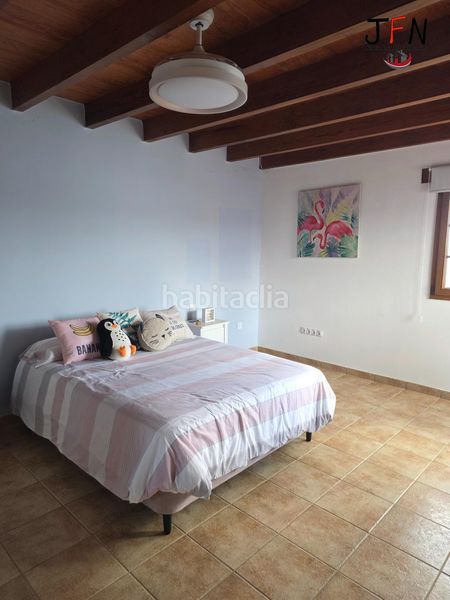 Foto b69f2dd0-411c-40fd-a6b3-14e07f93ea3e. Xalet amb aparcament piscina a Lajares Oliva (La)