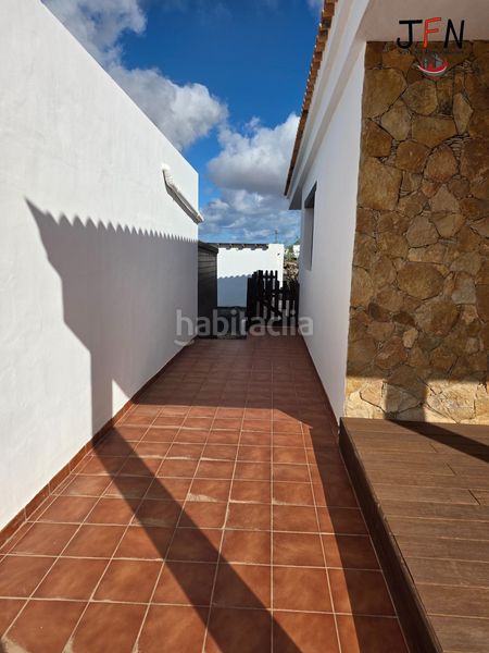 Foto c4d4d4a1-ad27-4142-8691-94dfbd4cd86a. Xalet amb aparcament piscina a Lajares Oliva (La)