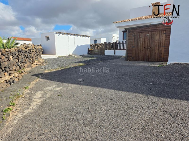 Foto f9ec685e-7364-4252-8fae-399e9283a365. Xalet amb aparcament piscina a Lajares Oliva (La)