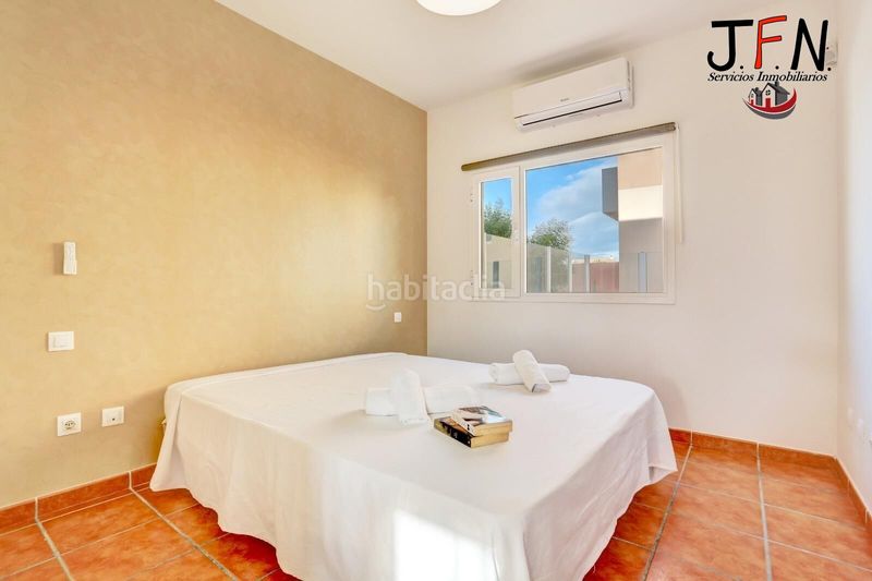 Foto 24e79c67-bdcd-4992-8524-44eb5ddfb7a9. Casa amb piscina a Corralejo Oliva (La)