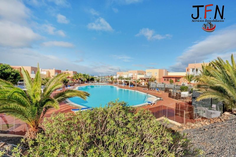 Foto 87d94335-b1bc-474e-9c55-ea17dcca887a. Casa amb piscina a Corralejo Oliva (La)