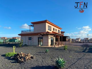 Xalet a Majanicho. Exclusiva villa de 3 dormitorios en origo mare