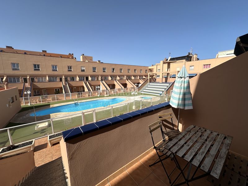 Foto 59e69d28-e05f-48d0-8f25-44ebdecd4bd4. Casa adosada en calle la caleta 6 en Corralejo Oliva (La)