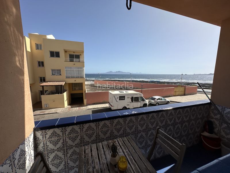 Foto 76b726e8-399f-4c36-aadb-209d7ea988ab. Casa adosada en calle la caleta 6 en Corralejo Oliva (La)