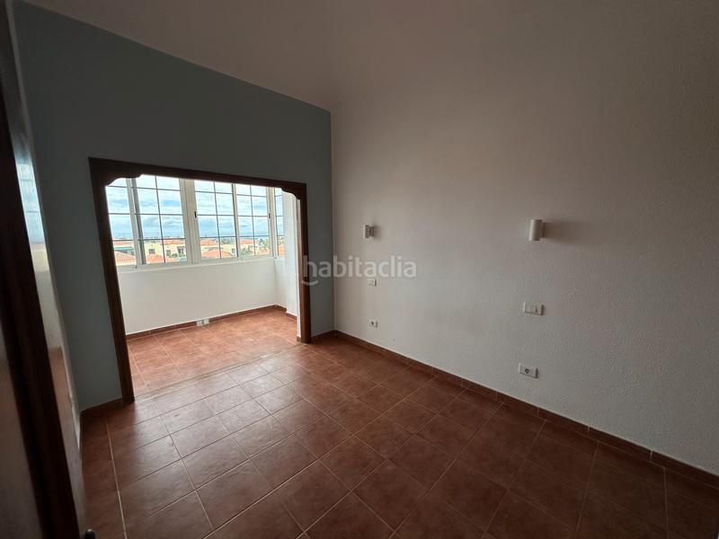 Foto a19f8354-4616-4032-b7dc-04ab2b8810e7. Casa adossada a calle pablo picasso 2 a Caleta de Fuste Antigua
