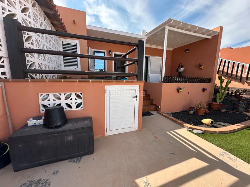 Foto 84ac95f6-7620-4fef-ba68-0ecab02cec37. Reihenhaus mit parking in Caleta de Fuste Antigua