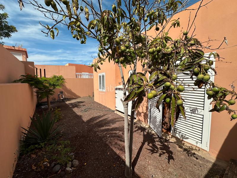 Foto f39cf697-981d-49b5-acd8-ddc8cd5c3425. Reihenhaus mit parking in Caleta de Fuste Antigua