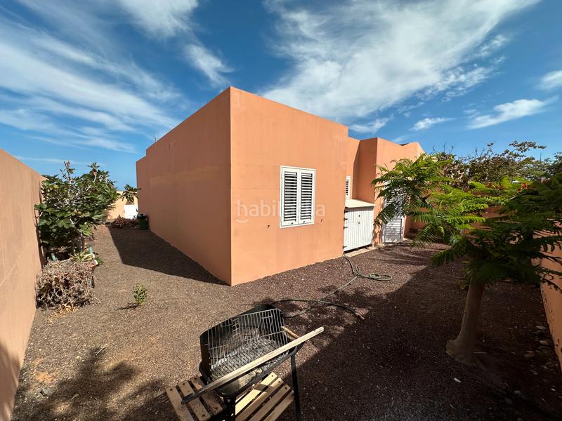 Foto f7b2d45a-8da4-4ea5-9c2e-7314f1fa763c. Reihenhaus mit parking in Caleta de Fuste Antigua