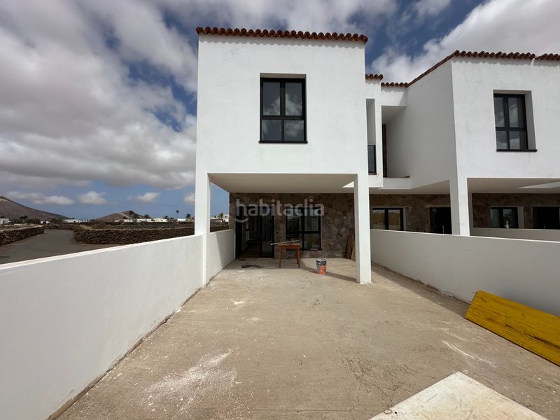 Foto 49135283-31e1-4549-a82c-fb47b3ea9025. Casa adossada amb aparcament a La Oliva pueblo Oliva (La)