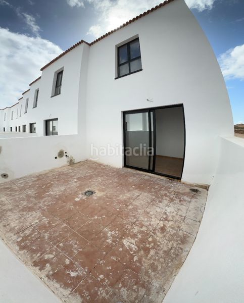 Foto bad20c16-dbb3-4907-beb9-0a62dfc61a17. Casa adossada amb aparcament a La Oliva pueblo Oliva (La)
