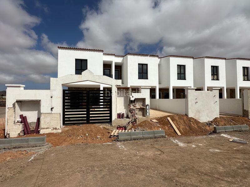 Foto cba1c18b-b325-4861-9c2c-79410f7f4995. Casa adossada amb aparcament a La Oliva pueblo Oliva (La)