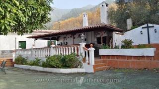 Casa a El Bebedero - Pinolere - Aguamansa. Preciosa finca con casa y muchos árboles frutales. precioso porc