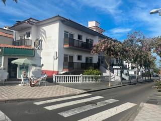 Edifici a Zona Botánico. Interesante edificio destinado para residencia, apartamentos, ex