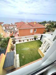 Chalet à Cuesta de la Villa. Casa céntrica con vistas al mar, reformada en 2023, con jardín p