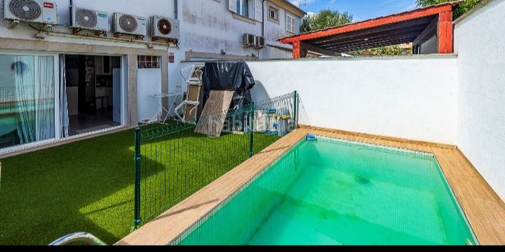 Foto 10e289f7-f4e7-4bc3-a9f2-ddd69732b6b9. Casa adossada amb aparcament piscina a Ses Salines poble Ses Salines