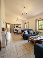 Bauernhof in Álora. Estupenda finca en sencelles; confortable y muy bien conectada