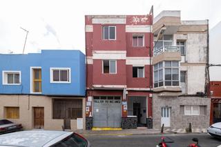 Building in Doña perfecta 153. Oportunidad única en el barrio de schaman! edificio en venta!