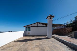 Maison à Los picos 8. Descubre esta encantadora casa de estilo rústico en la tranquila