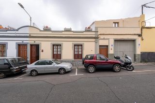 Maison  Calle de francisco ponce. Casa señorial canaria con patio, garaje y gran potencial en plen