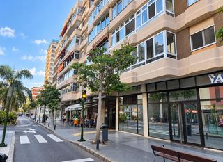 Local Comercial en Calle Luis Doreste Silva 24
