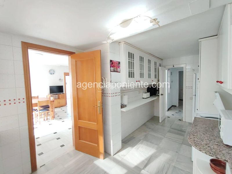 Foto 1613f489-8d58-4f6a-b947-48da9a75f82d. Rent flat with heating parking in Playa Levante Benidorm