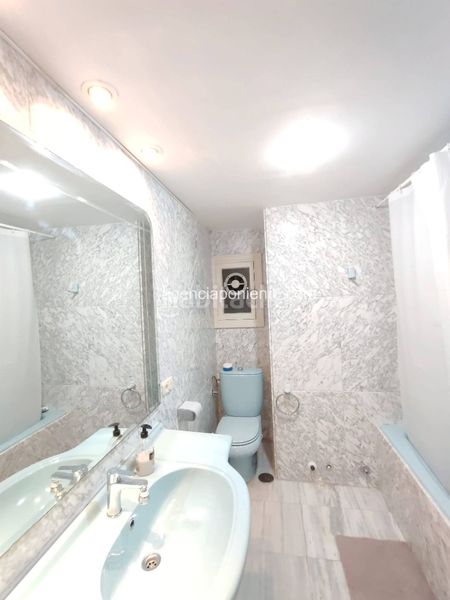 Foto bf8d4974-77f2-4f51-85f1-d4fd91f70939. Rent flat with heating parking in Playa Levante Benidorm