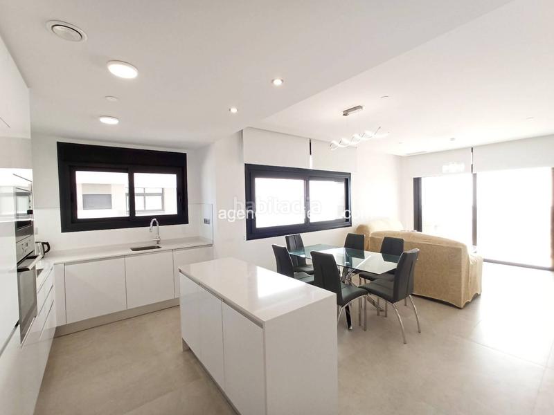 Foto 2429df16-1e45-41ce-96c5-b50aadc96eb0. Location appartement avec parking piscine dans Playa Poniente Benidorm