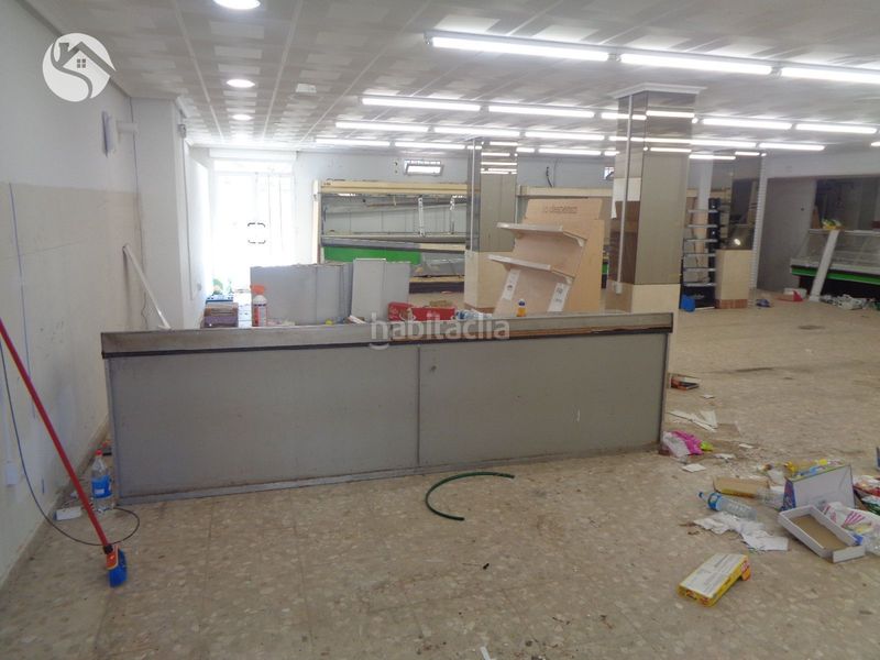 Foto 4cbb2c5a-6533-4559-8658-4abcfdf6d5f0. Lloguer local comercial a Alameda Cuenca