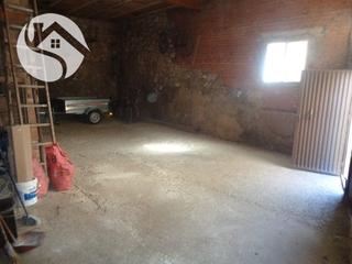 Casa a Villar de Olalla. Se vende vivienda distribuida en 2 viviendas + garaje para 4 veh