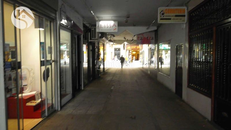 Foto 618cf6c7-fe1e-42f8-81c0-a30fc9739d2e. Local comercial a Centro Cuenca