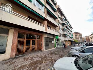 Location Local commercial à Centro. Se alquila o se vende local en princesa zaida. 150metros