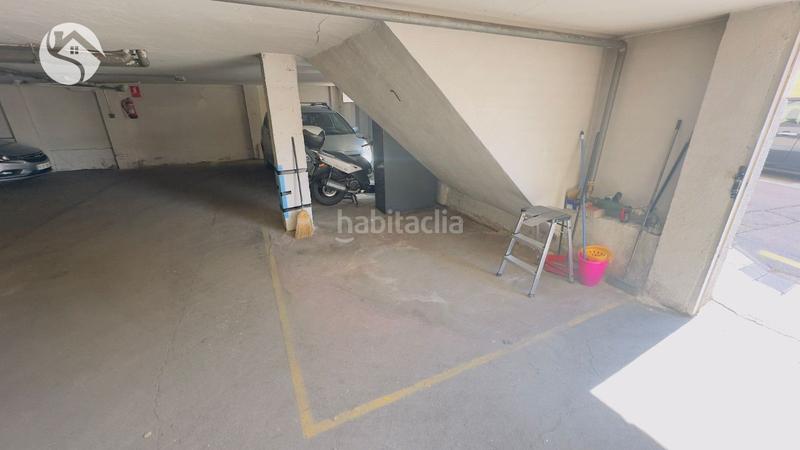 Foto 4f72aa3c-2e34-4f43-99a6-ee765e3c4f46. Parking voiture dans Centro Cuenca