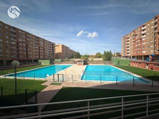 Appartement à Reyes Católicos - Paseo de San Antonio. Residencial siglo xxi