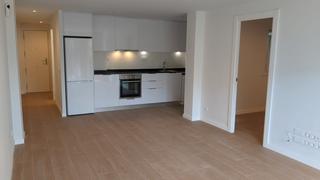 Location Appartement  Passeig del canal. Pis 3 habitacions a estrenar. tranquil. no mascotes.
