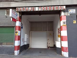 Rent Motorcycle parking in Calle tomás bretón 46. Plaza de moto en garajes torresol