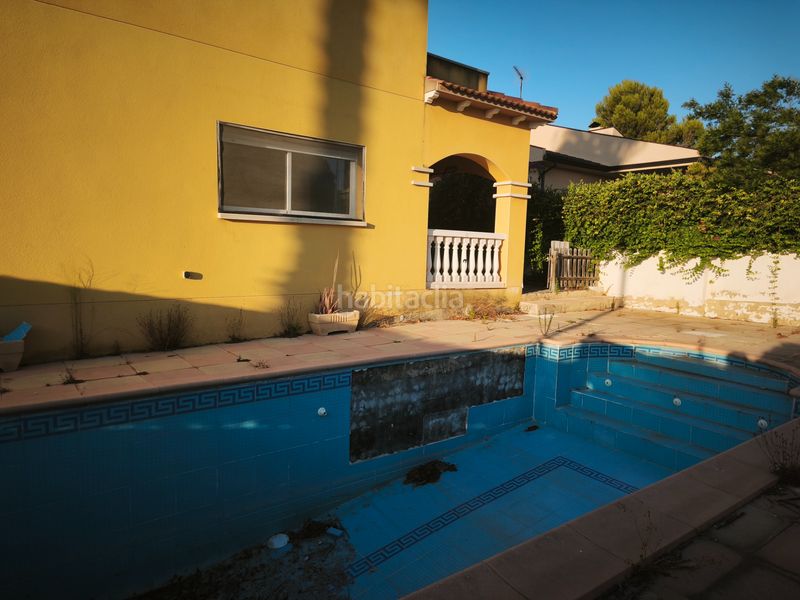 Foto aca6d7ee-c3a1-438d-bc0f-f6aecd07bdea. Xalet amb aparcament piscina a Creixell