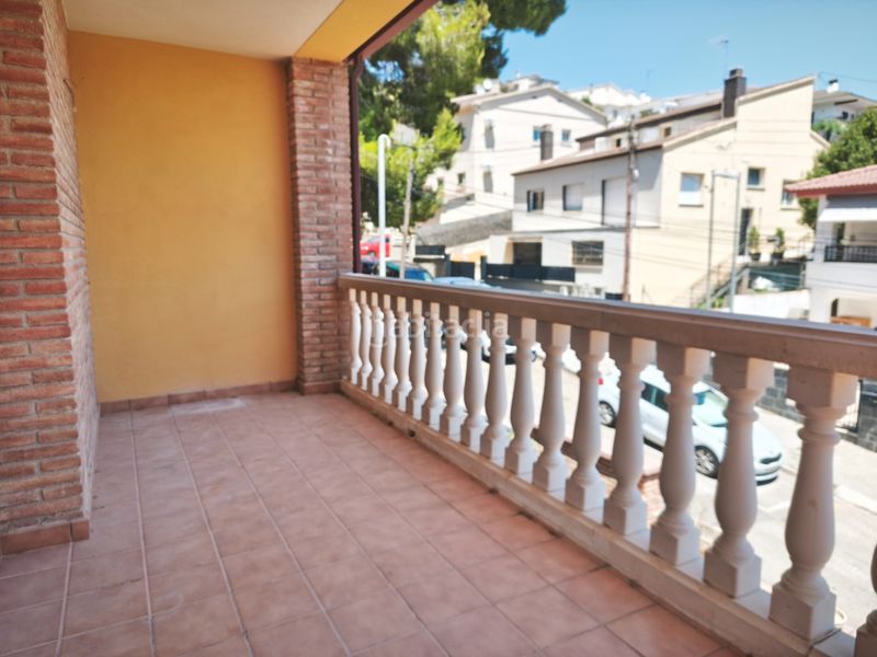 Foto c28cb2c3-069d-4d96-b62a-6f4b024a05ca. Casa aparellada amb calefacció aparcament piscina a Segur de Calafell
