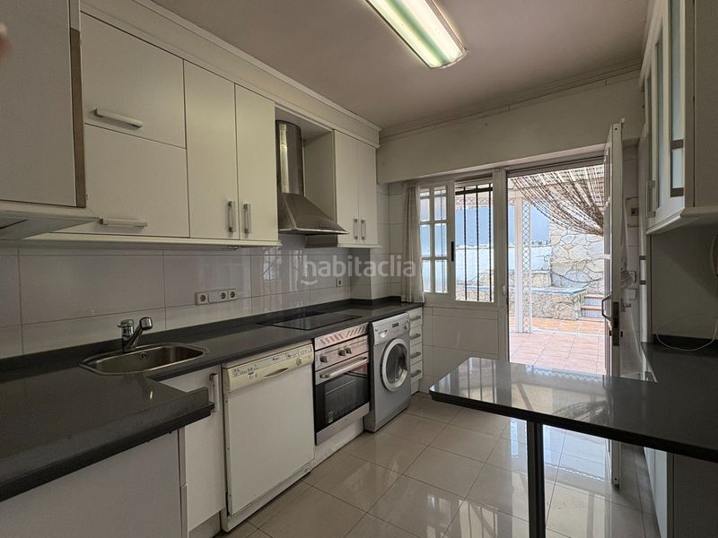 Foto 0b79a64f-72a9-4ed0-b1e5-ba15c5971a6a. Casa pareada en Peñagrande Madrid