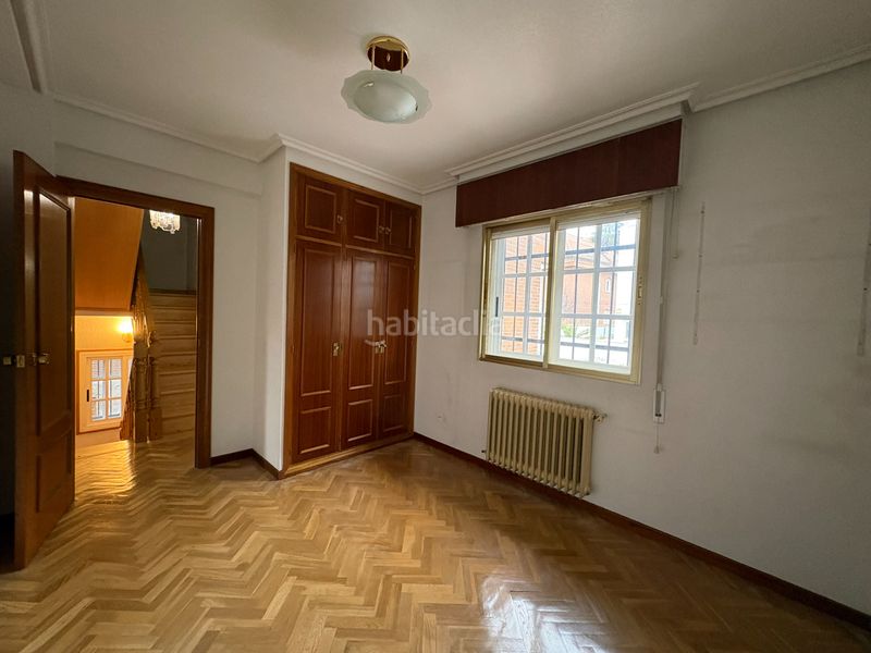 Foto 41332e8b-863f-48b8-adb5-57389d3e86f3. Casa pareada en Peñagrande Madrid