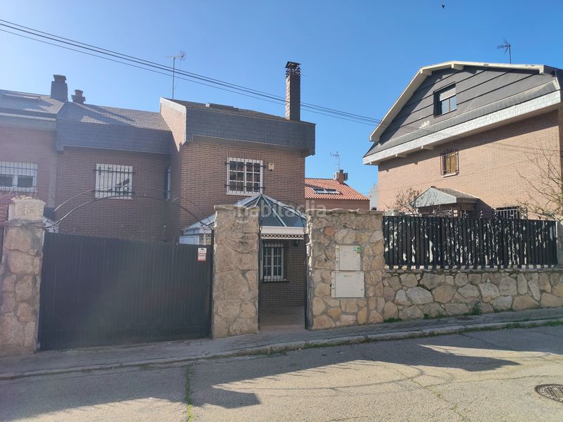 Foto 4af22943-cc9f-4b1d-9c9d-fa80b7888f11. Casa pareada en Peñagrande Madrid