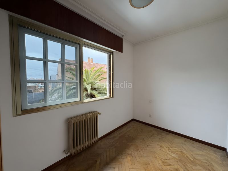 Foto 62906793-c5fa-41ca-a50f-156873960296. Casa pareada en Peñagrande Madrid