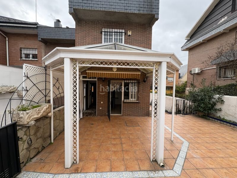 Foto bd042540-5999-4463-bf01-6a65aababdf3. Casa pareada en Peñagrande Madrid