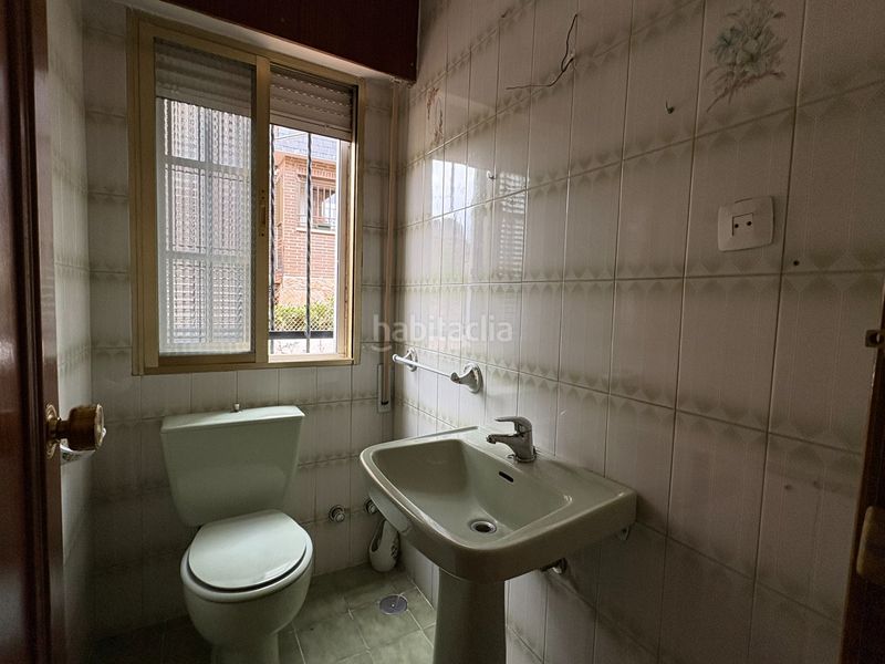 Foto be040b28-3d4d-4c91-b24c-731da9124f82. Casa pareada en Peñagrande Madrid