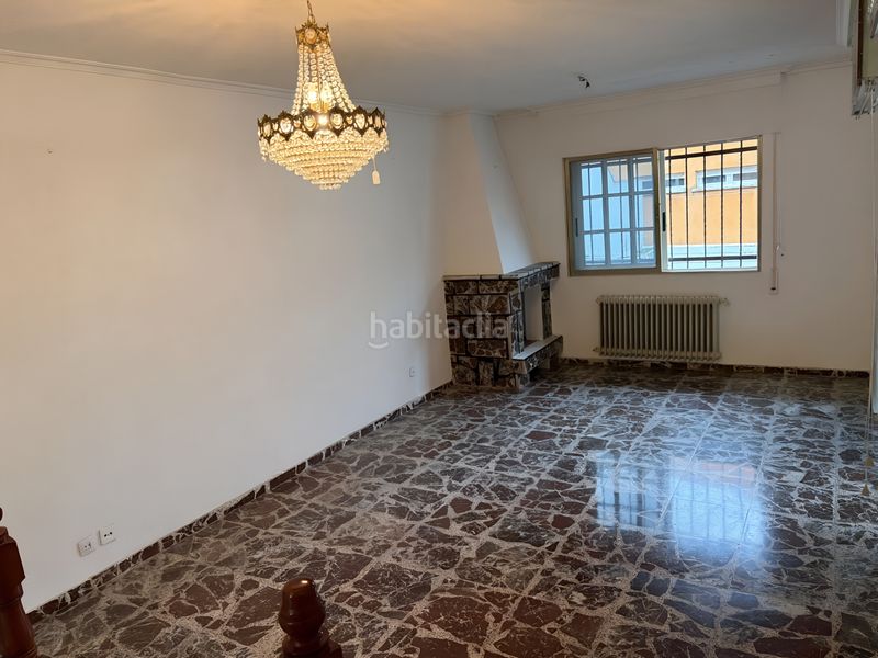 Foto c2602dbf-2db6-4cda-9431-e03fc6864d60. Casa pareada en Peñagrande Madrid