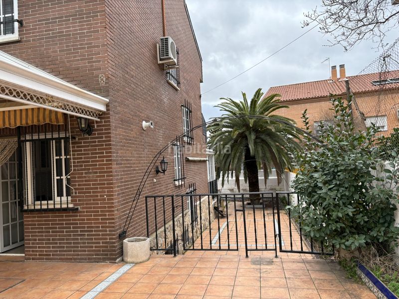 Foto c36f6361-6fde-473b-a3fc-d26776e7f7e2. Casa pareada en Peñagrande Madrid