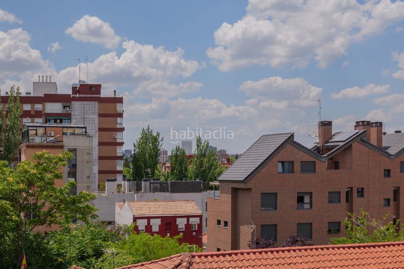 Foto 0e3089e8-583f-43cd-a74f-8222c9ea86f7. Duplex con riscaldamento parcheggio piscina in Colina Madrid