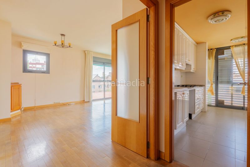 Foto 47b19fe2-0e3c-4bc2-9263-0c58b69214c0. Duplex con riscaldamento parcheggio piscina in Colina Madrid