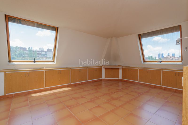 Foto 85debeb0-d095-48da-9fcf-e6fba34f9f3e. Duplex con riscaldamento parcheggio piscina in Colina Madrid